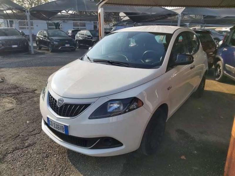 Lancia Ypsilon 1.0 FireFly Hybrid Silver