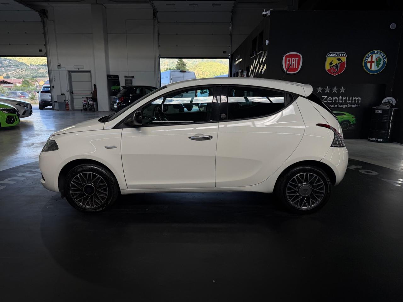 Lancia Ypsilon 1.0 FireFly 5 porte S&S Hybrid Ecochic Gold