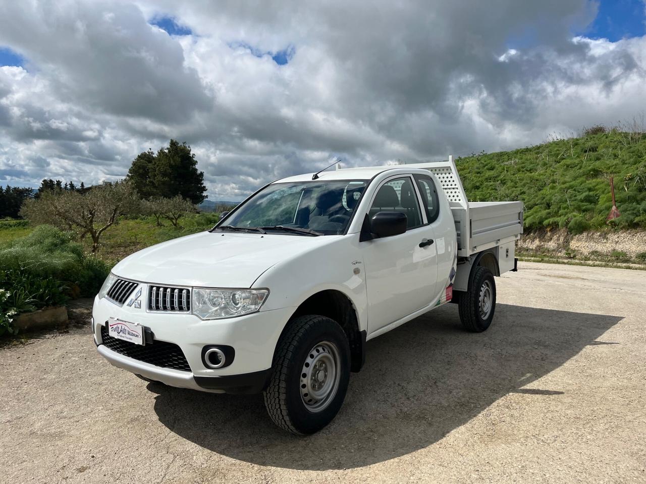 Mitsubishi L200 2.5 4x4 Cassone fisso