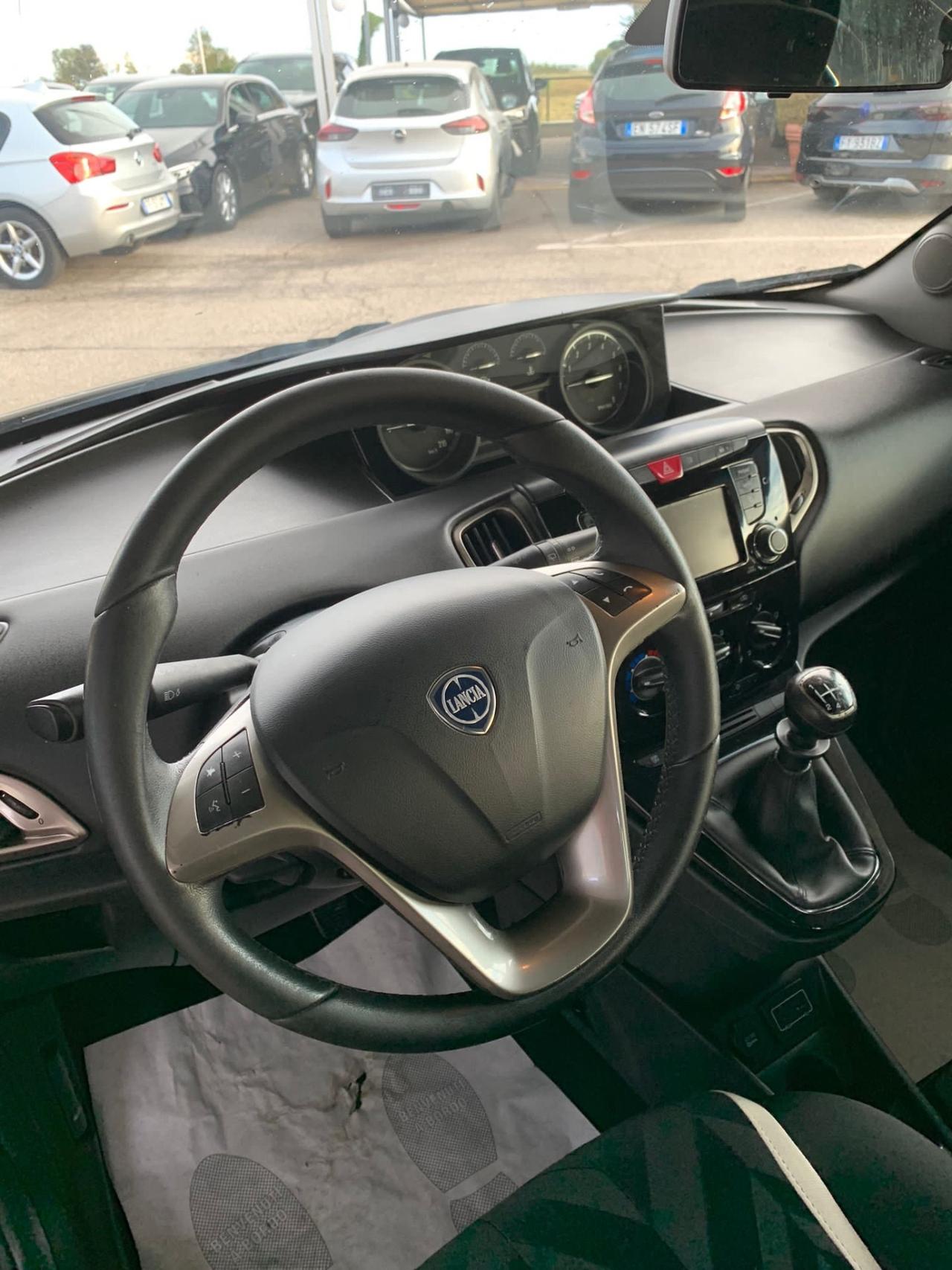 Lancia Ypsilon 1.2 69 CV 5 porte Gold stupenda 5 posti