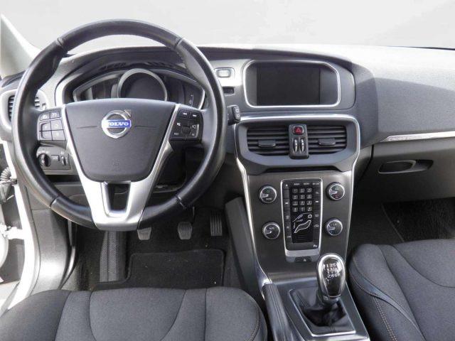 VOLVO V40 Cross Country V40 CROSS COUNTRY D3 MOMENTUM