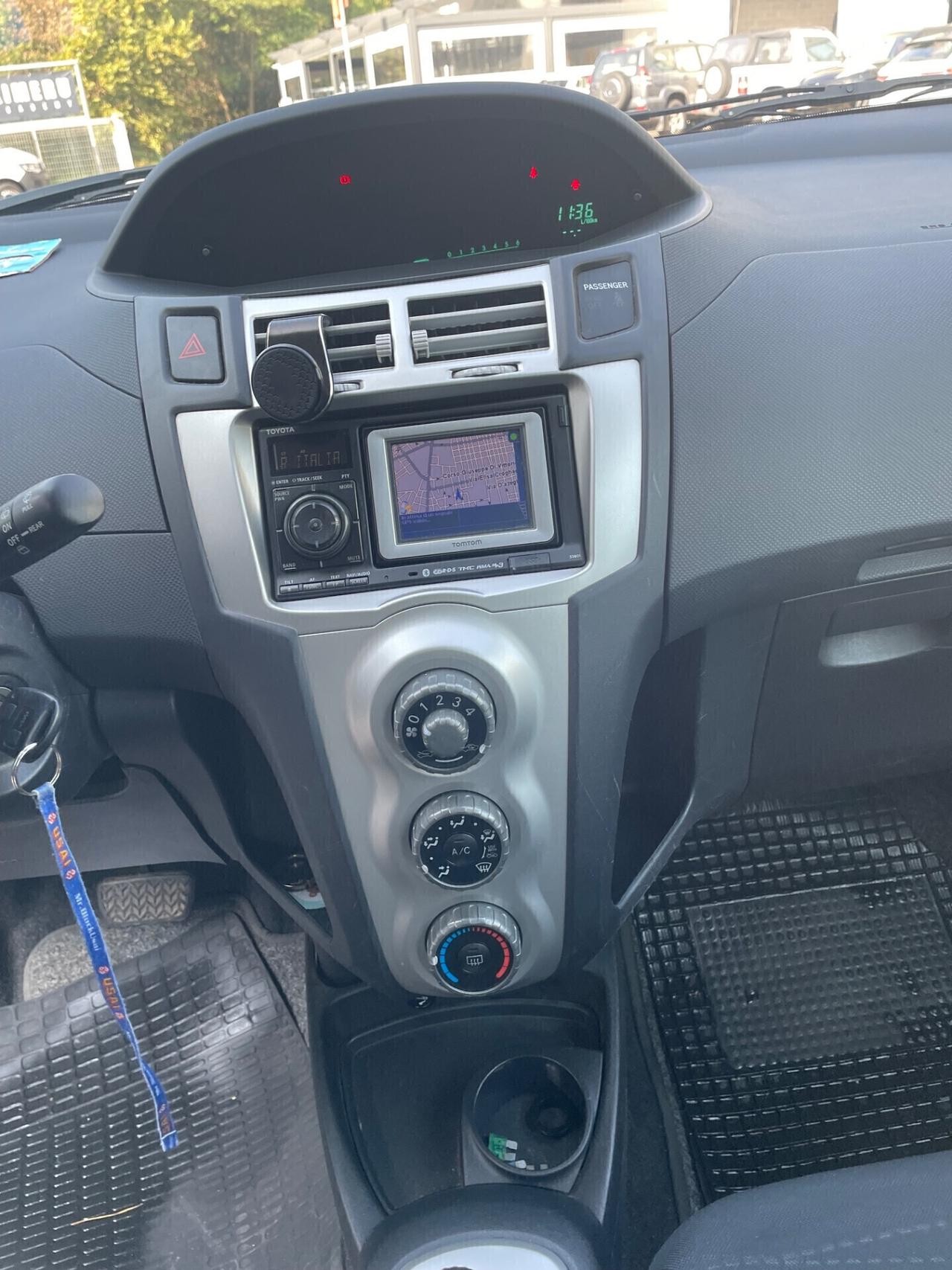 Toyota Yaris 1.3 5 porte Navi*Automatik*Solo 86000*