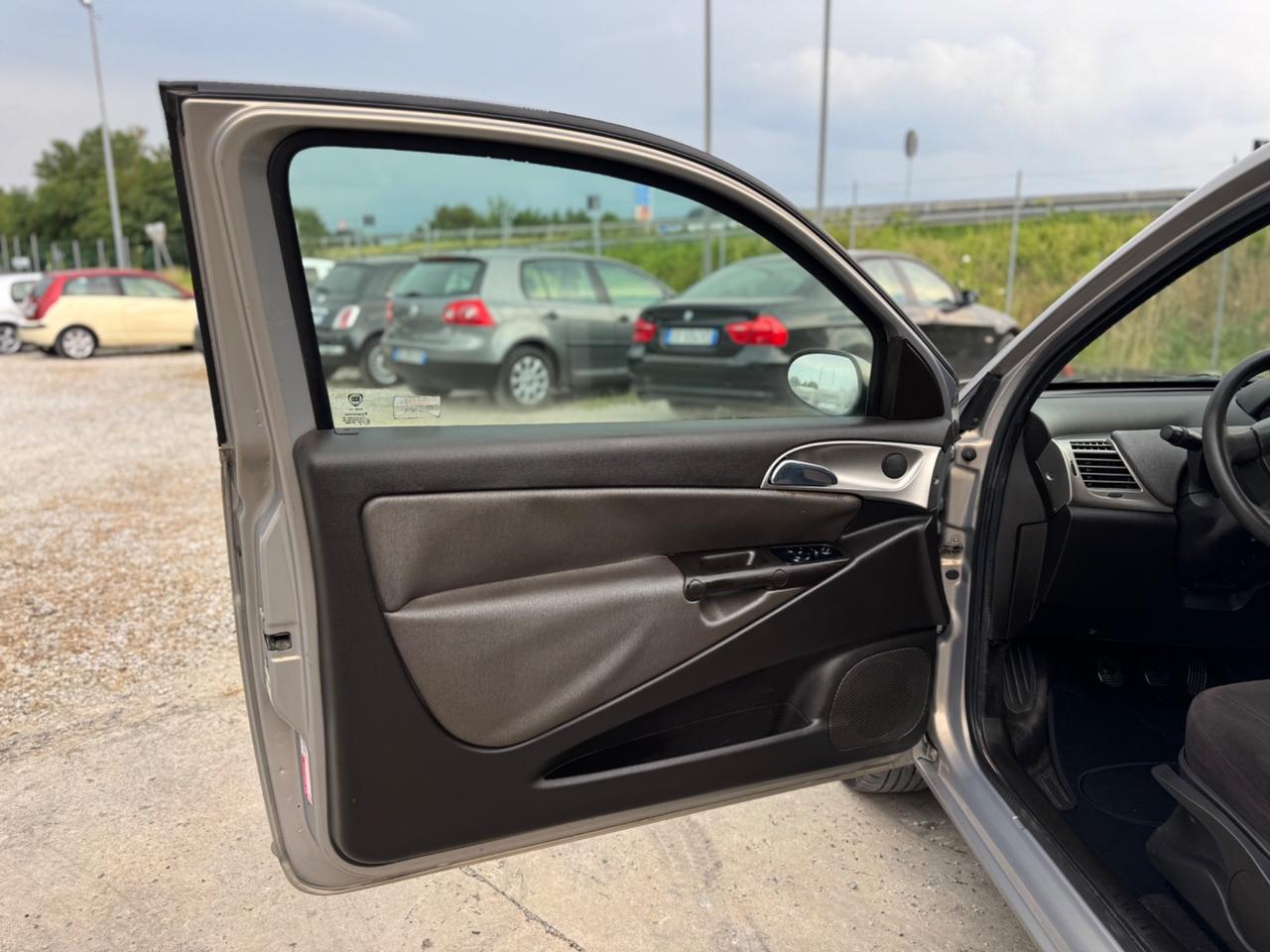 Lancia Ypsilon 1.3 MJT 90 CV ORO