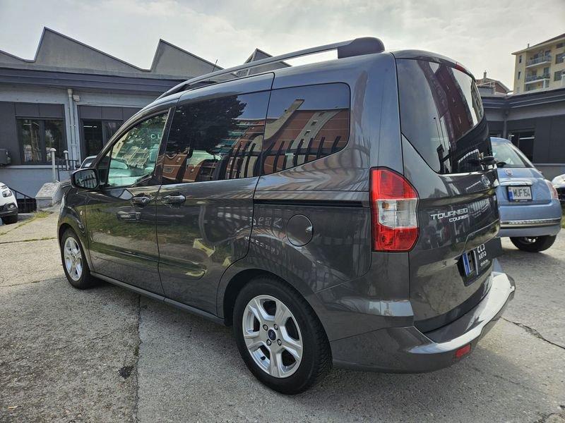 Ford Tourneo Courier 1.5 TDCI 95CV Titanium