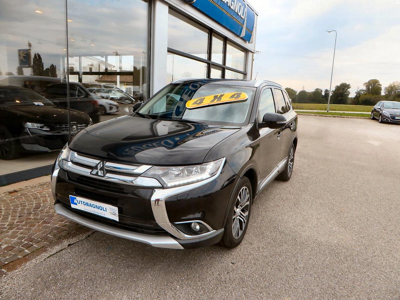 Mitsubishi Outlander INSTYLE PLUS NAVI 2.2 DI-D 4WD Aut. 7 posti