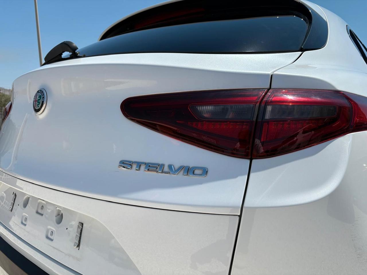 Alfa Romeo Stelvio 2.2 Turbodiesel 180 CV AT8 Q4 Executive TETTO APRIBILE
