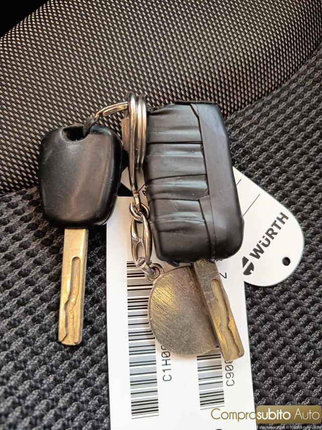 PEUGEOT 308 1.6 HDi 110CV 5p. Féline (6 Marce)