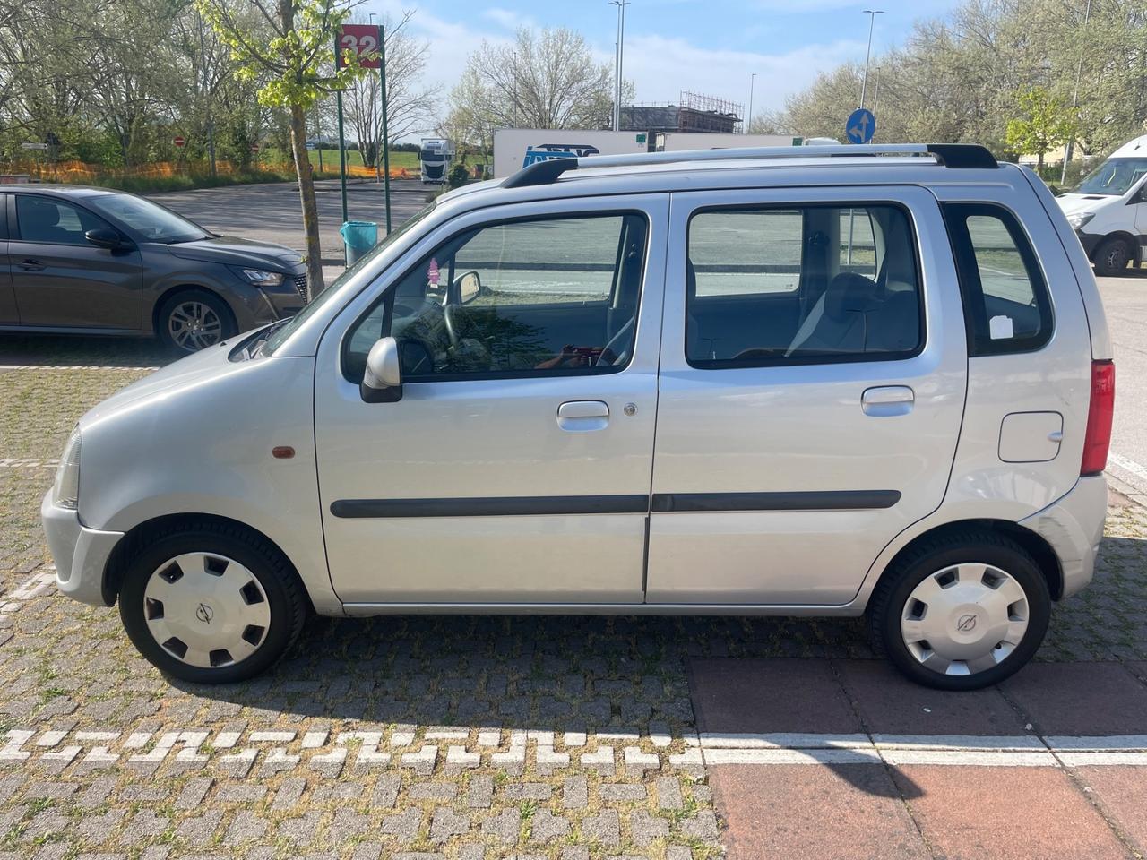 OPEL AGILA 1.0 BENZINA/GPL NEOPATENTATI 180.000 KM ANNO 2007.