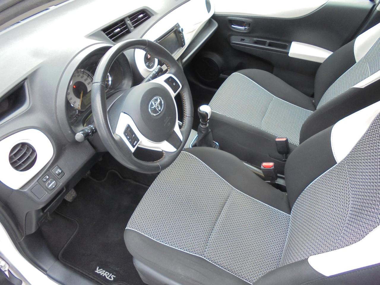 TOYOTA YARIS 1.4 D-4D 5P LOUNGE – UNIPROPRIETARIO-