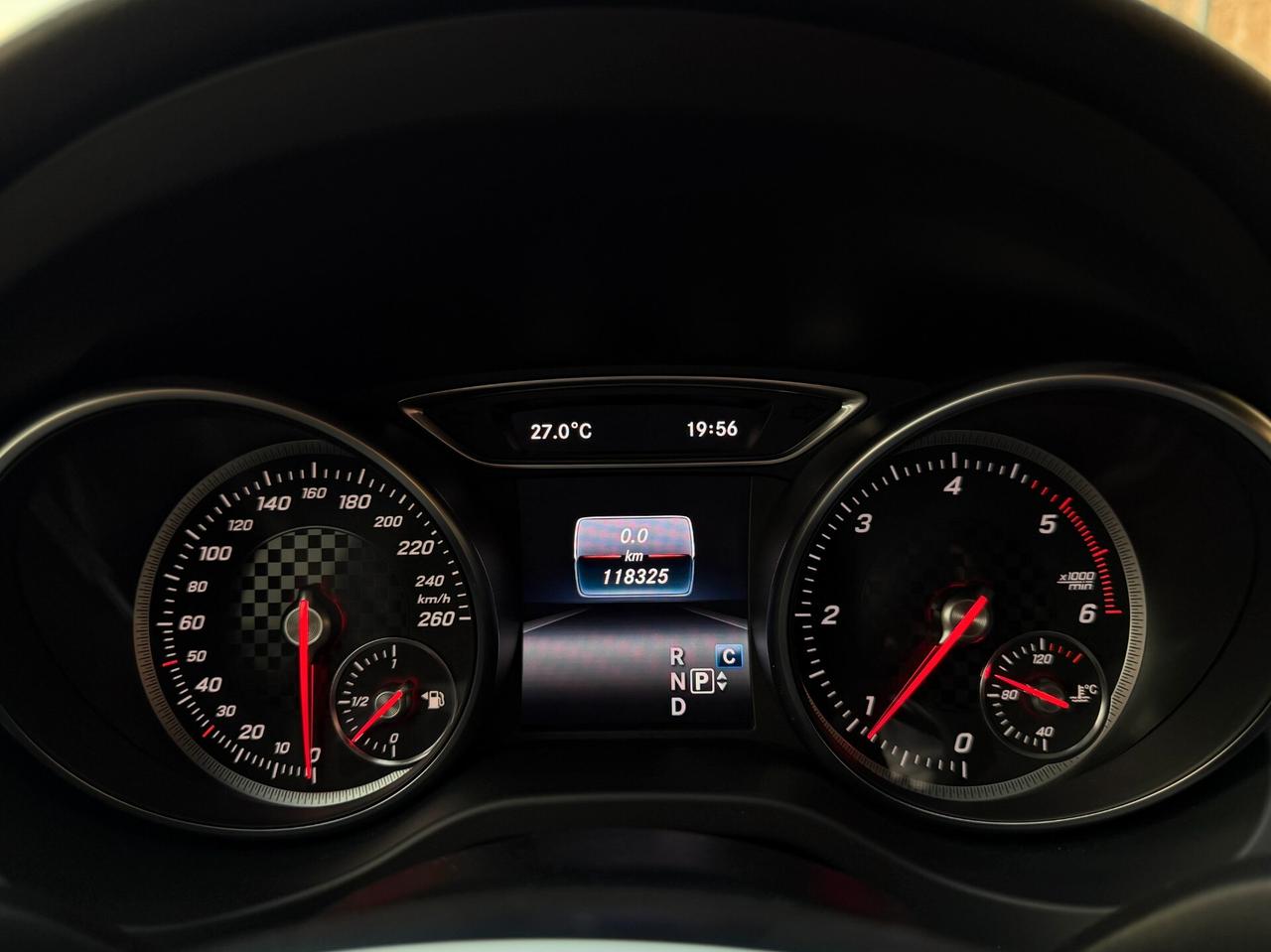 Mercedes A180 PREMIUM NIGHT EDITION/1500 110CV/LED/18"