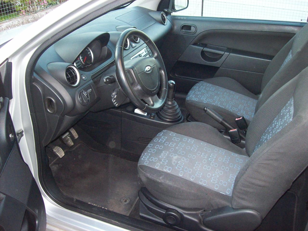 Ford Fiesta 1.4 TDCi 3p. x neopatentati solo 99900km