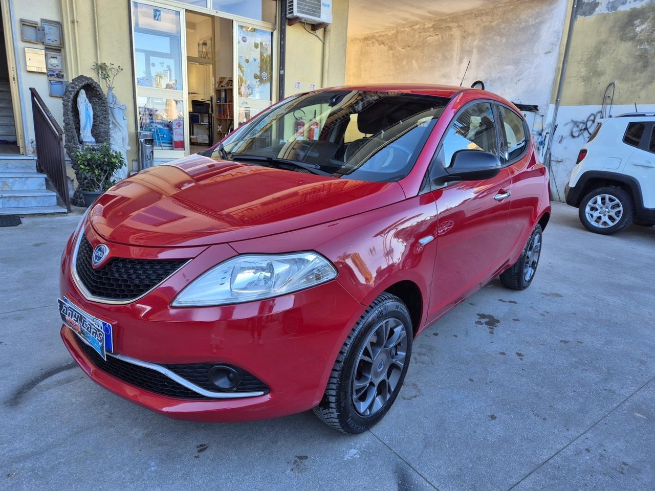 Lancia Ypsilon 0.9 TwinAir 85 CV 5 porte Metano Ecochic Platinum