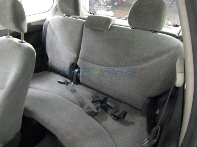 TOYOTA Yaris 1.0i 16V 3 porte