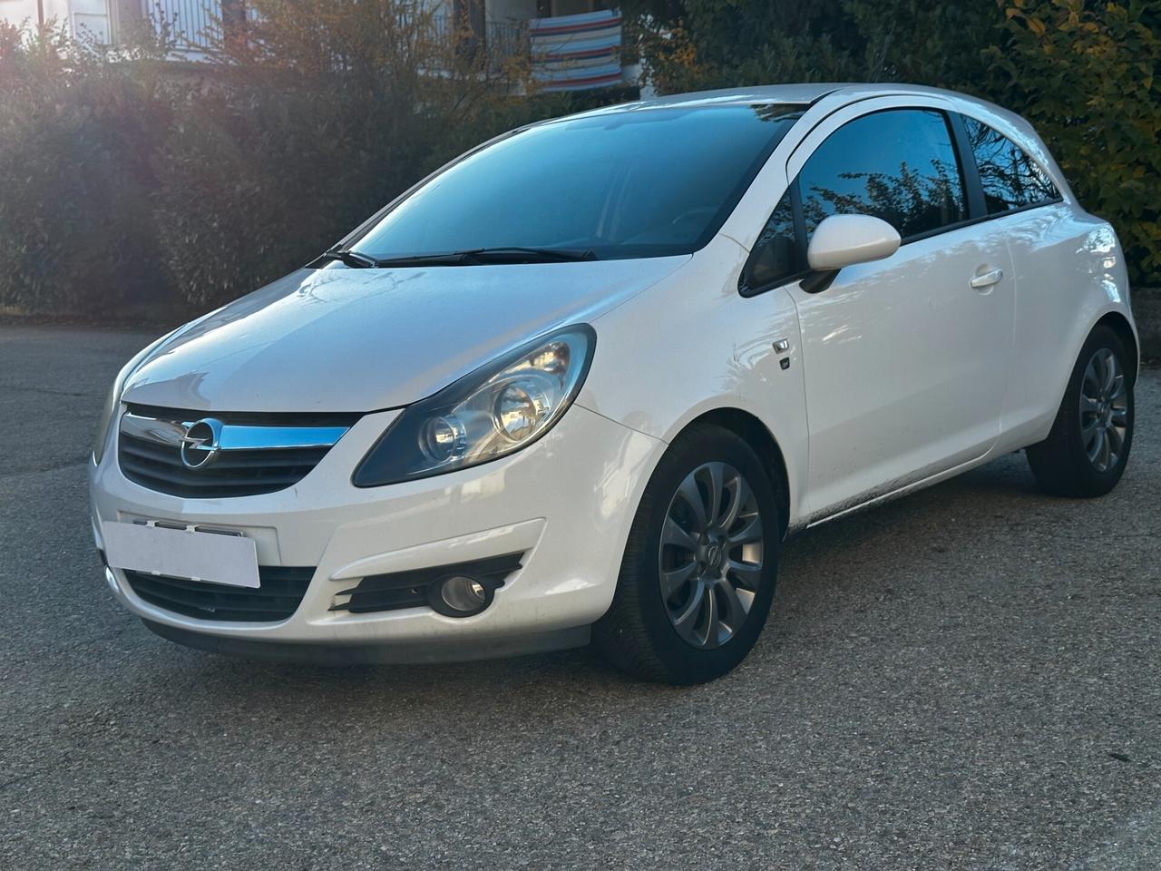 Opel Corsa 1.2 3 porte Club "NEOPATENTATI"