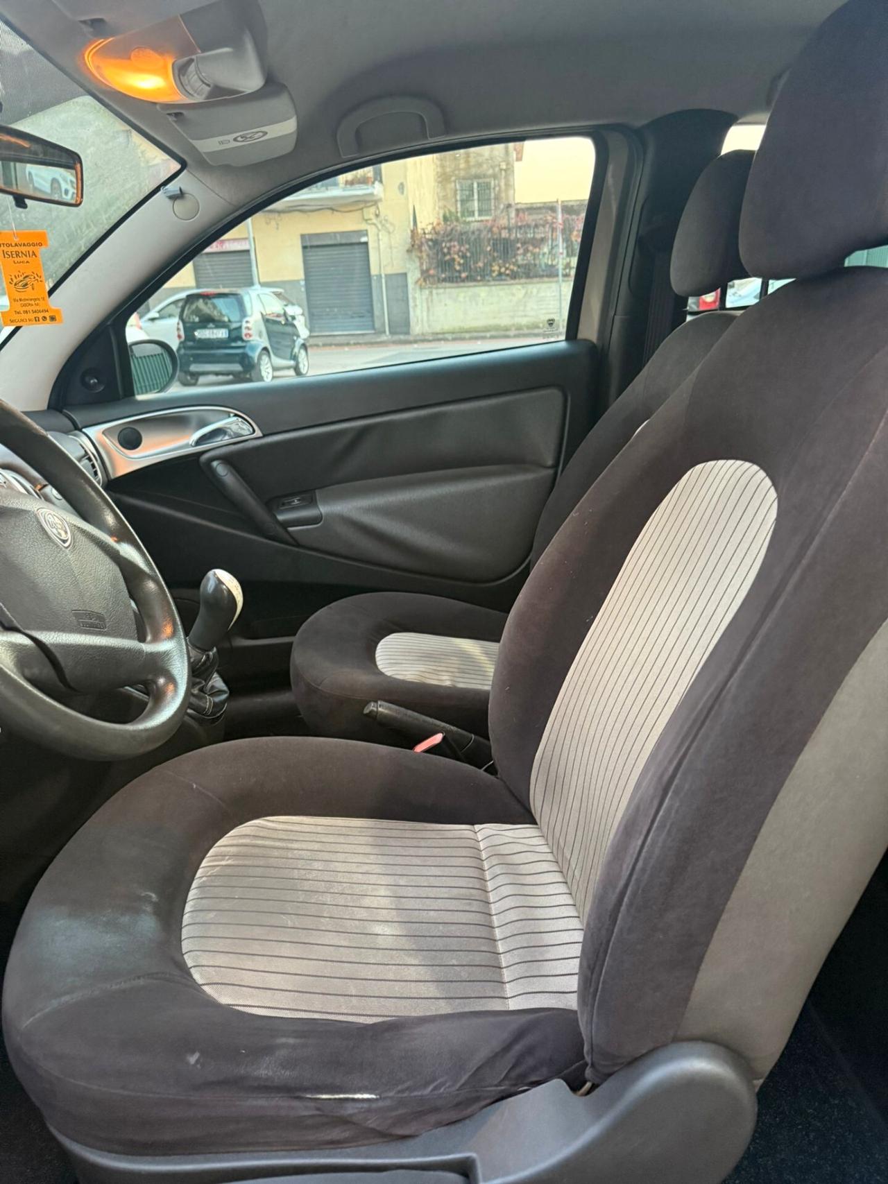 Lancia Ypsilon 1.3 MJT 75 CV Platino