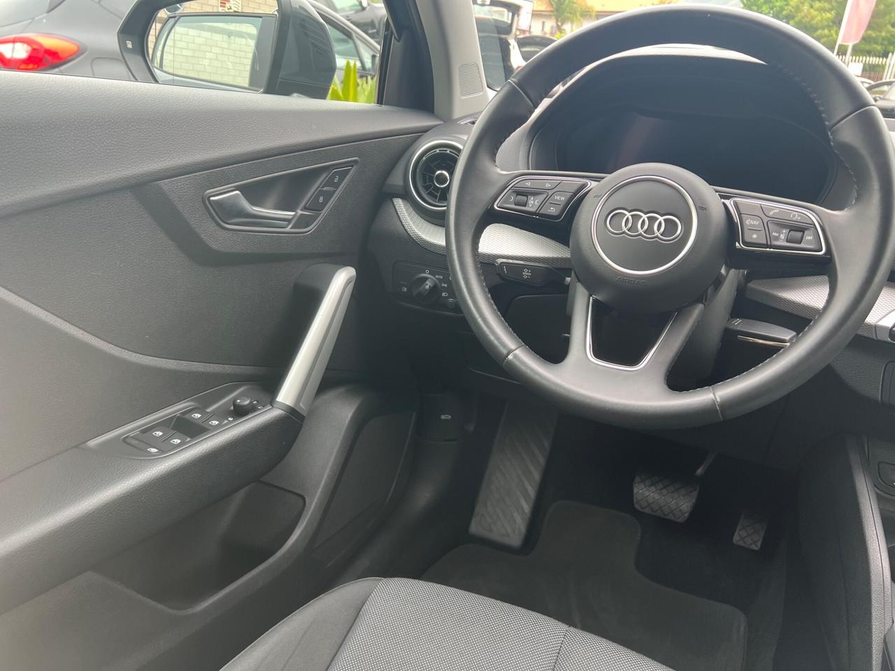 Audi Q2 40 TFSI quattro S tronic Business
