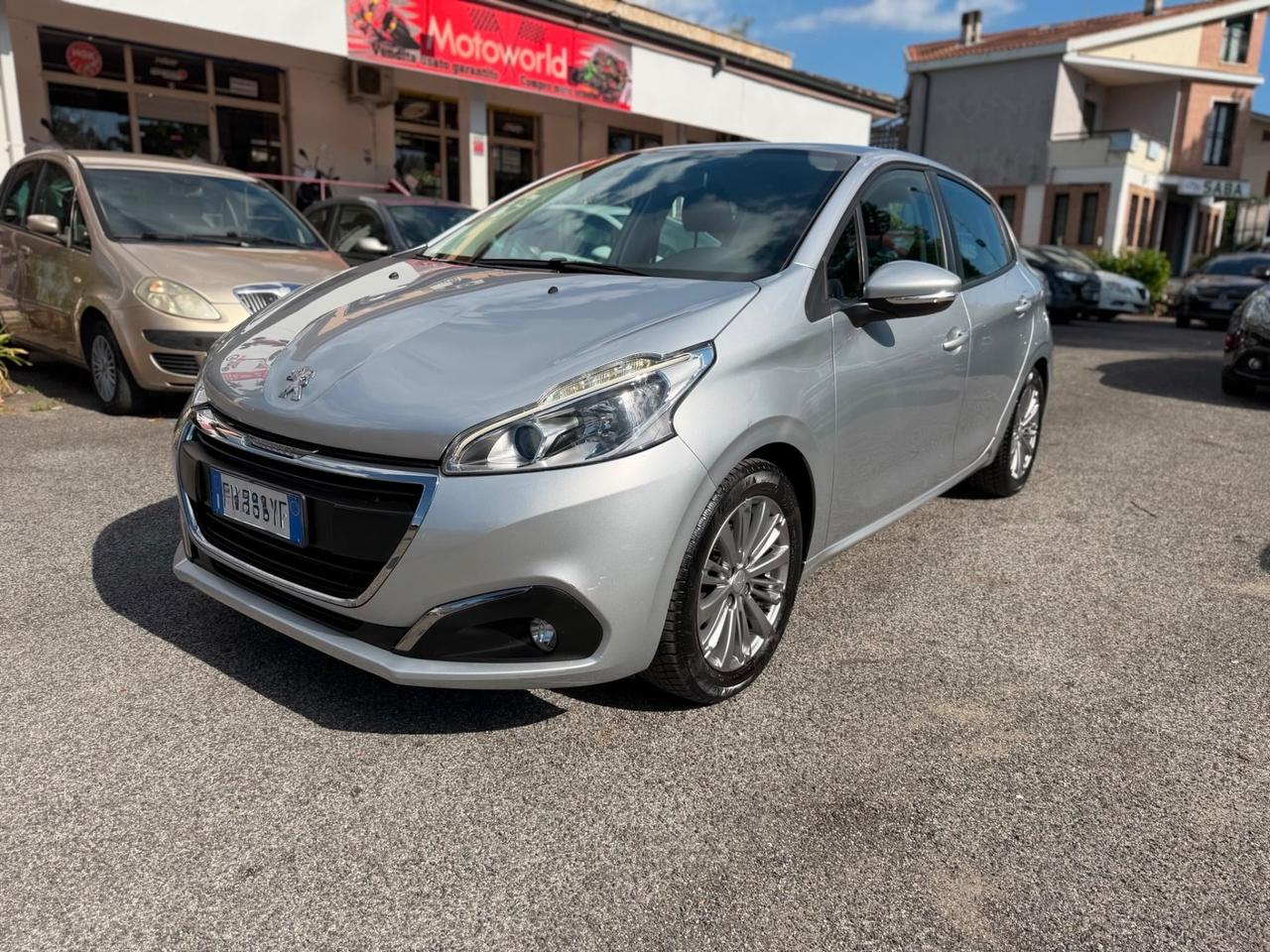 Peugeot 208 PureTech 82 5 porte Black Line 2