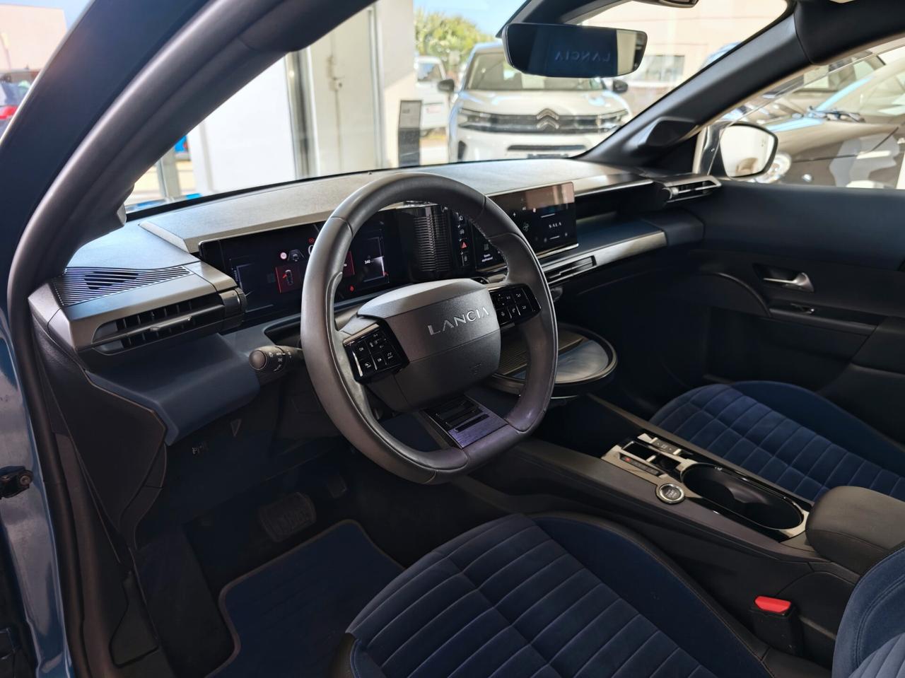 Lancia Ypsilon 1.2 Hybrid e-DCT Cassina 101cv 2025