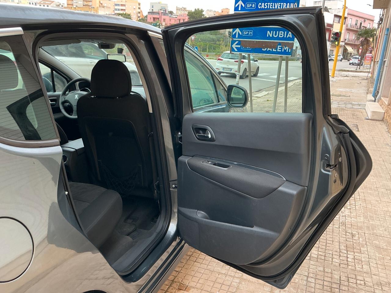 Peugeot 3008 1.6 HDi 110CV Premium