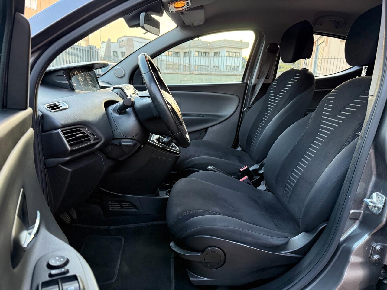 Lancia Ypsilon 1.3 MJT 75 CV Platinum Pochi Km