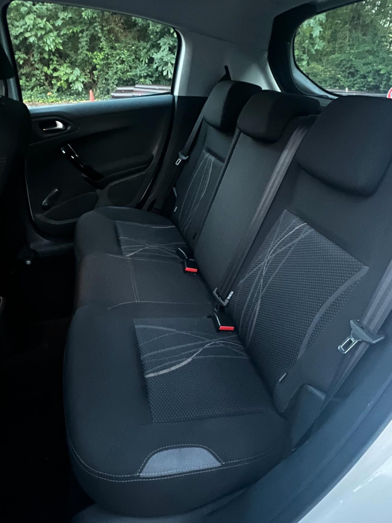 ADATTA PER NEOPATENTATI Peugeot 208 1.4 HDi 68 CV 5 porte Allure