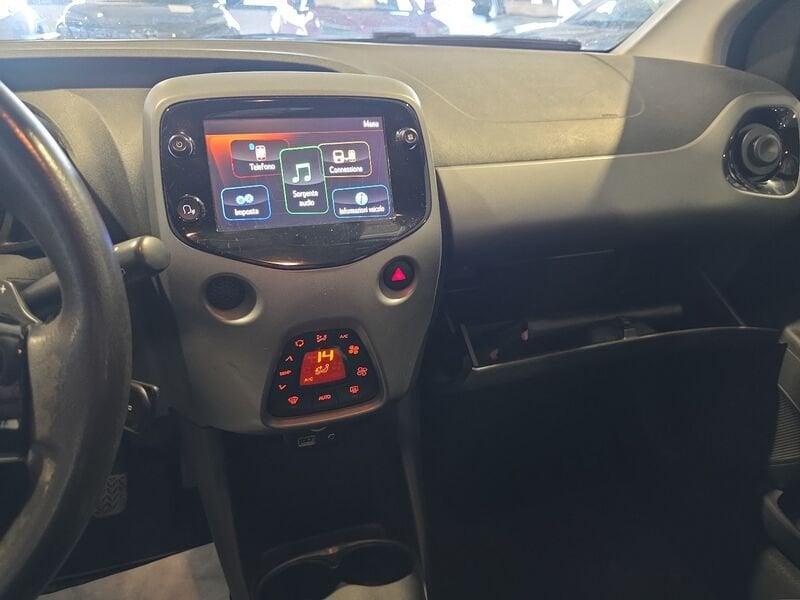 Toyota Aygo Aygo Connect 1.0 VVT-i 72 CV 5 porte x-play
