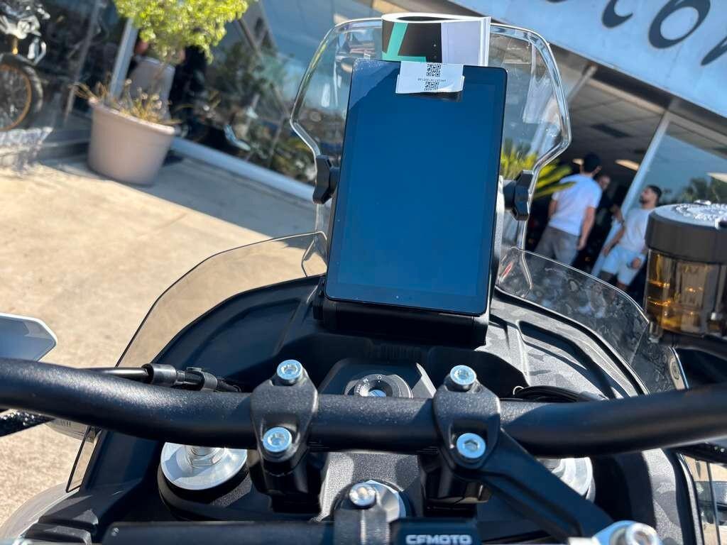 Cf Moto MT 1000X KM0 Tua a solo 92 Euro al mese