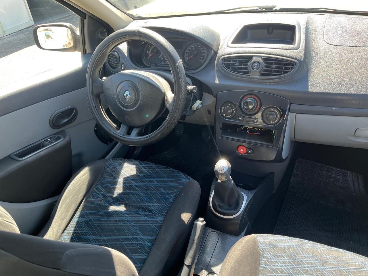 Renault clio 5P-1.2 benz - full -2007