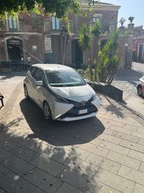 Toyota Aygo 1.0 VVT-i 69 CV 5 porte x-play MMT
