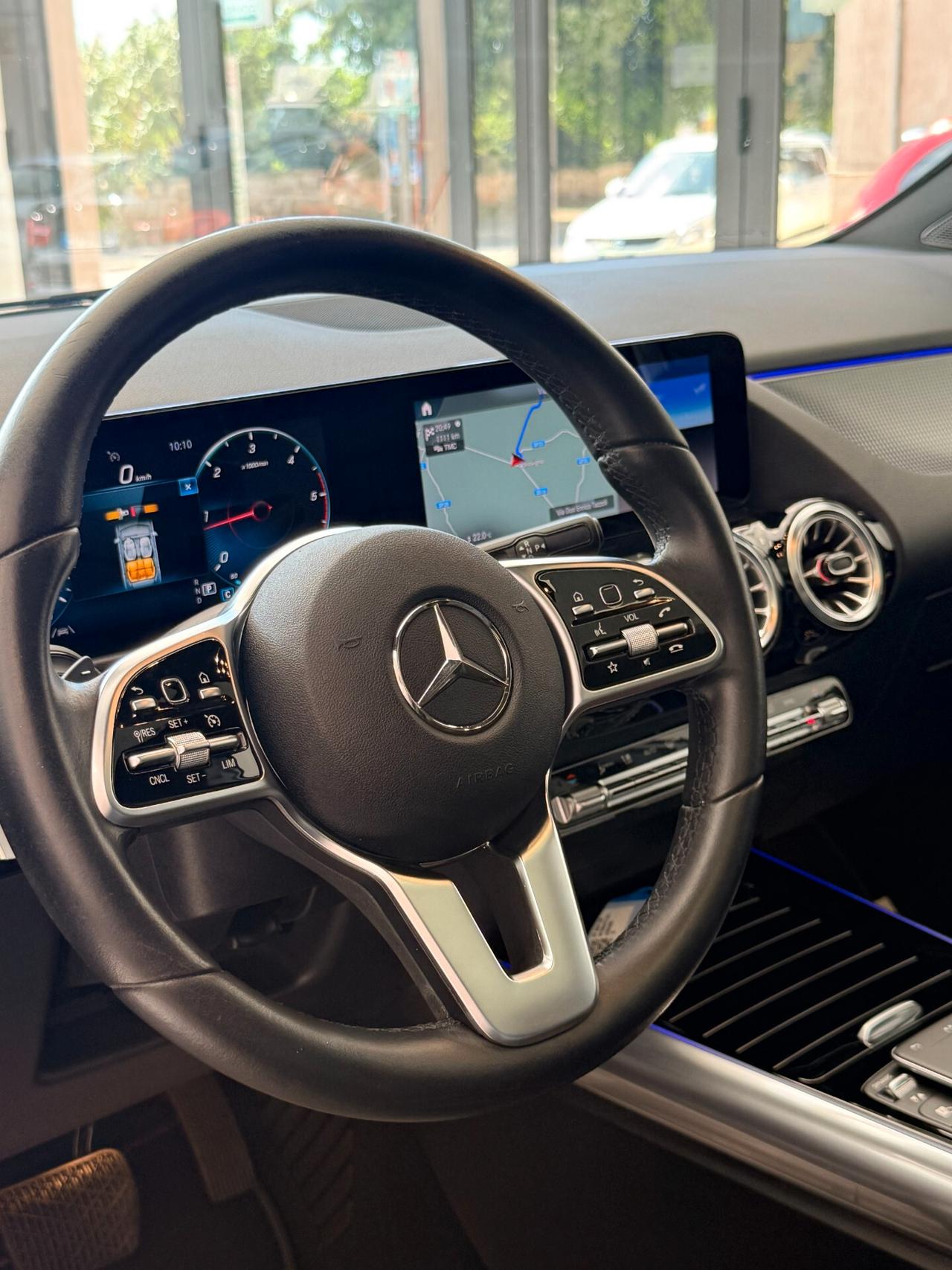 Mercedes-benz GLA 200 d Premium auto AMG TETTO APRIBILE,LUCI SOFFUSE,TELECAMERA,APPLE CARPLAY,SEDILI RISCALDABILI,VIRTUAL