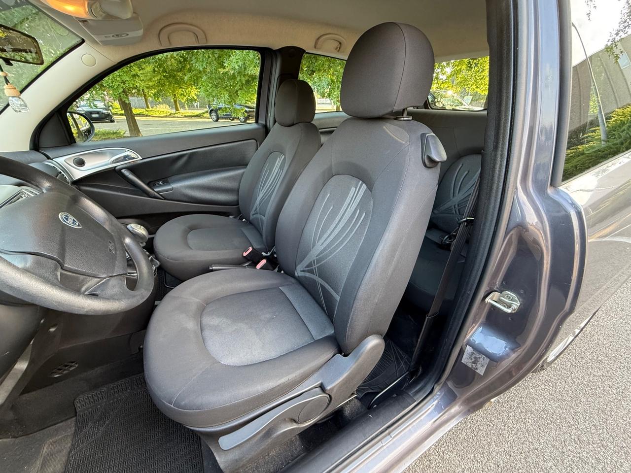 Lancia Ypsilon 1.2 69 CV Unyca