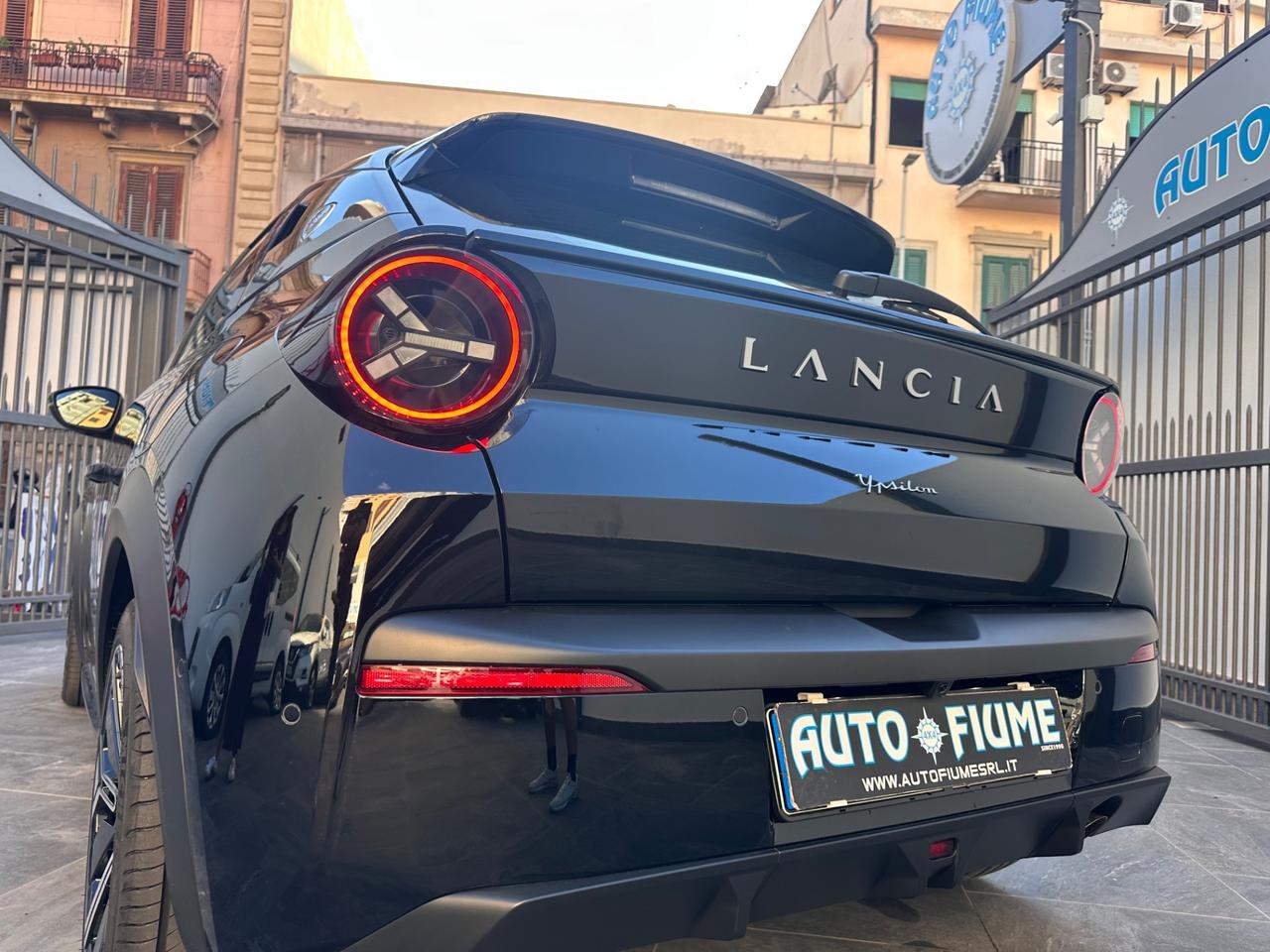 Lancia Ypsilon Hybrid e-DCT Edizione Cassina