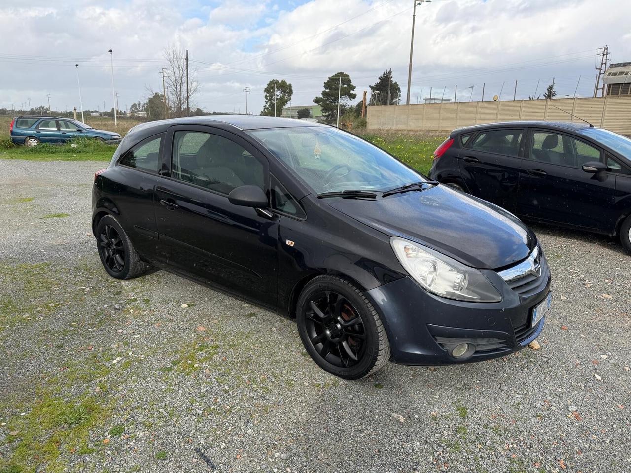 Opel Corsa Sport 1.2 benzina - Neopatentati