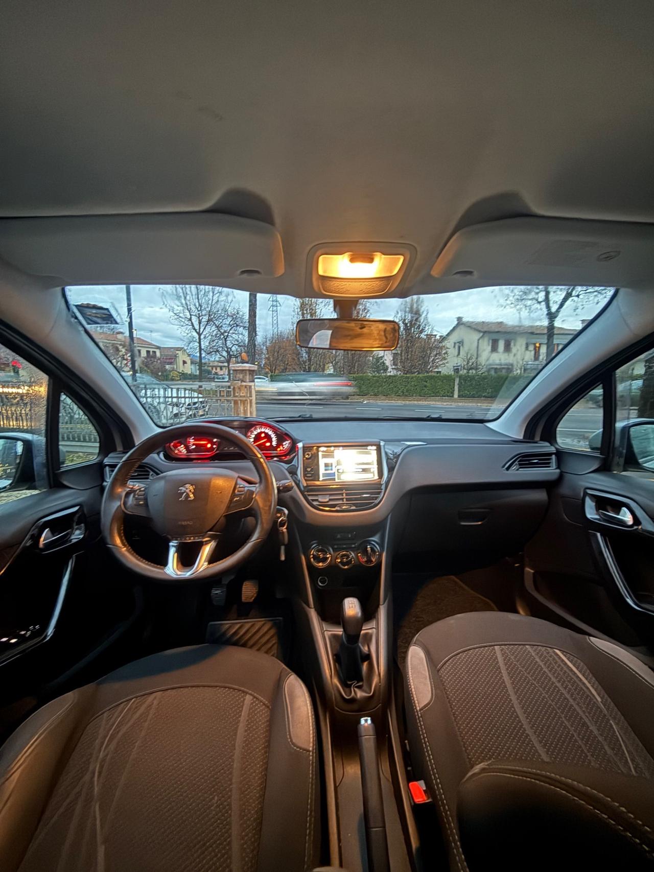 Peugeot 208 PureTech 82 5 porte Allure