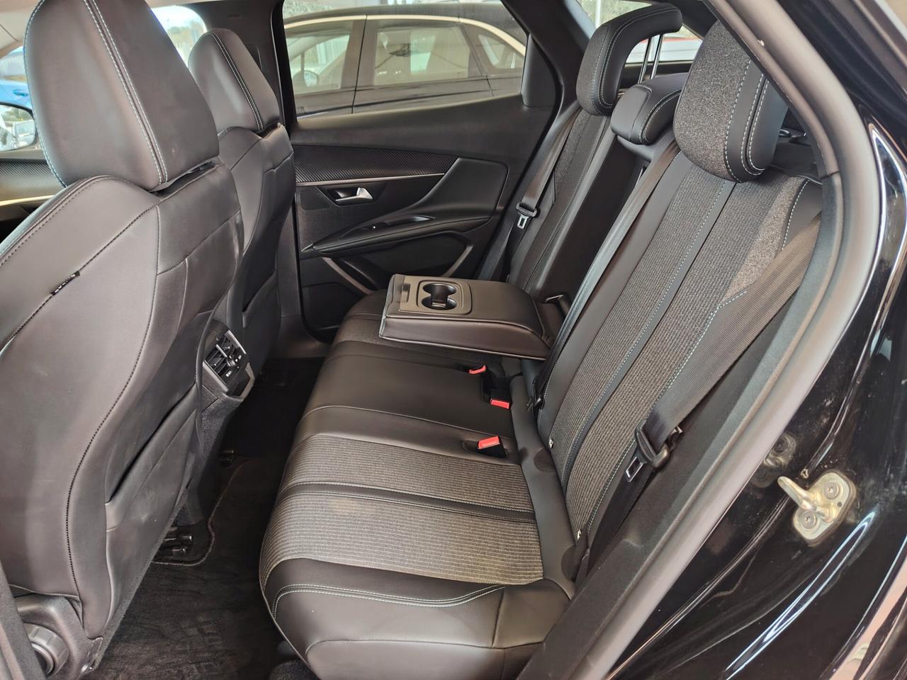 Peugeot 3008 BlueHDi 130 S&S EAT8 Allure 2022 restyling