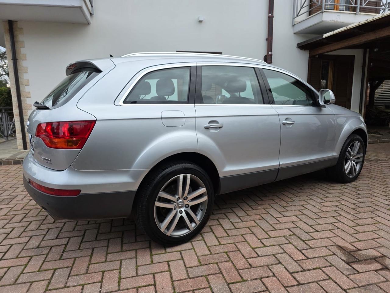 Audi Q7 3.0 V6 TDI 233CV quattro tiptronic