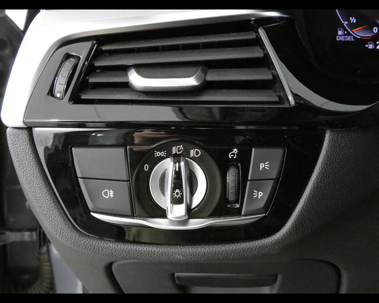 BMW Serie 5(G30/31/F90) - 520d 48V Business