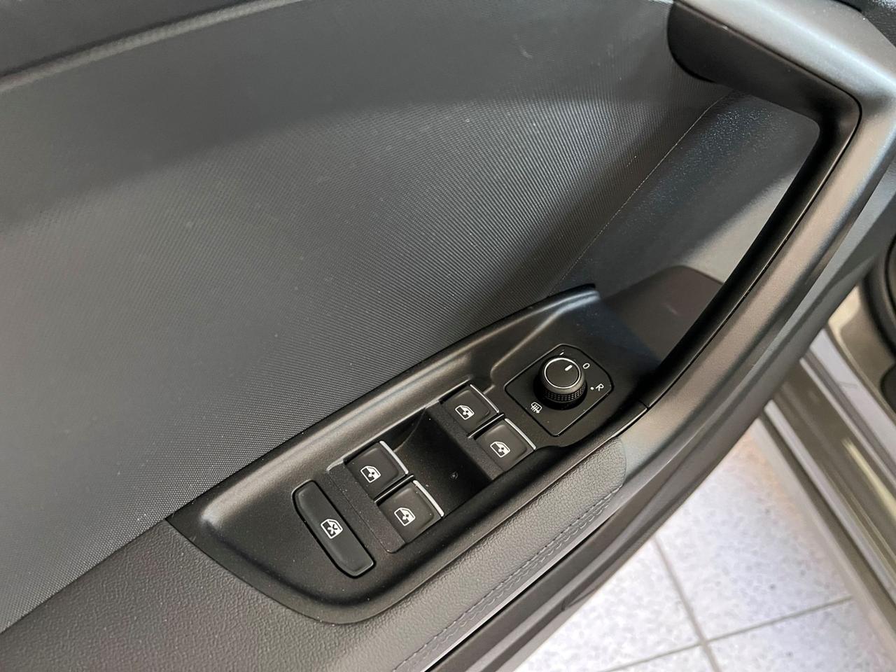 AUDI A1 II 2019 Sportback Sportback 30 1.0 tfsi S Line Edition 116cv s-tronic - VARI COLORI!