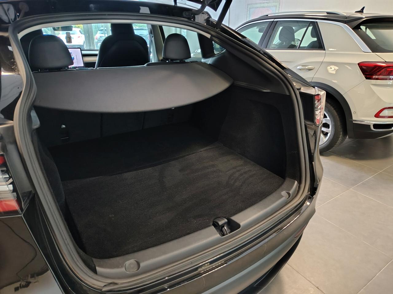 Tesla Model Y AWD Performance