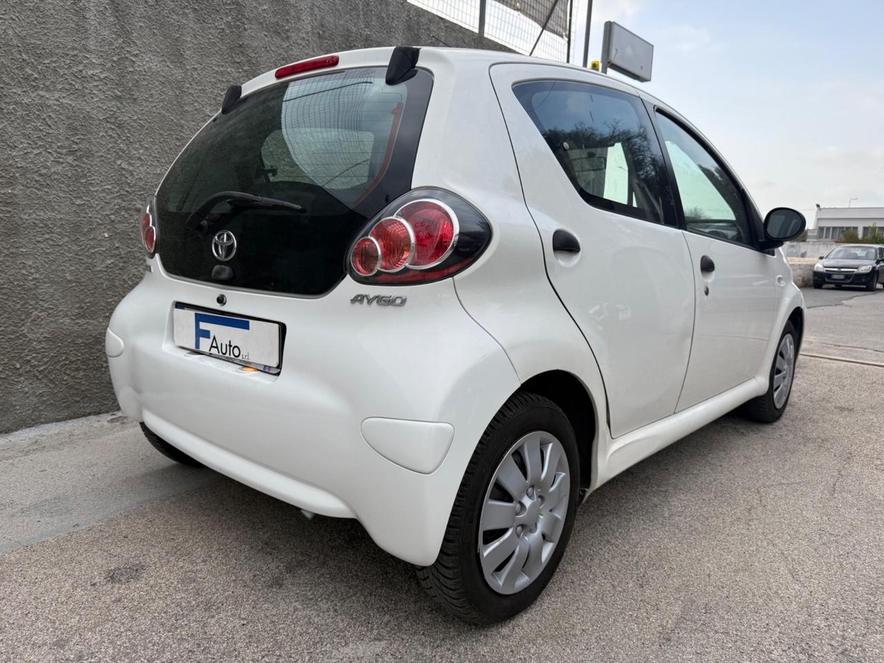 Toyota Aygo 1.0 12V VVT-i 5 porte,Clima,Radio,ecc.