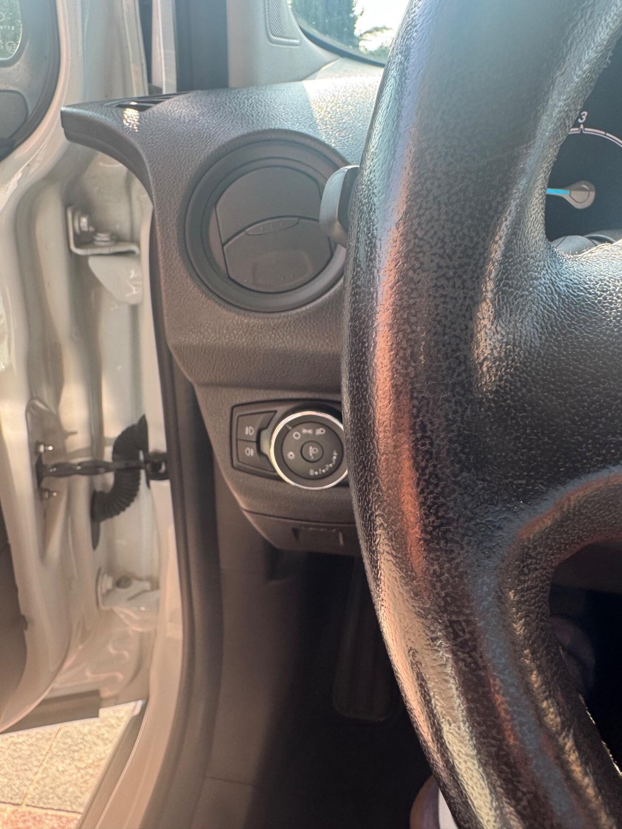 Ford Tourneo Courier 1.5 TDCI 100 CV S&S Plus