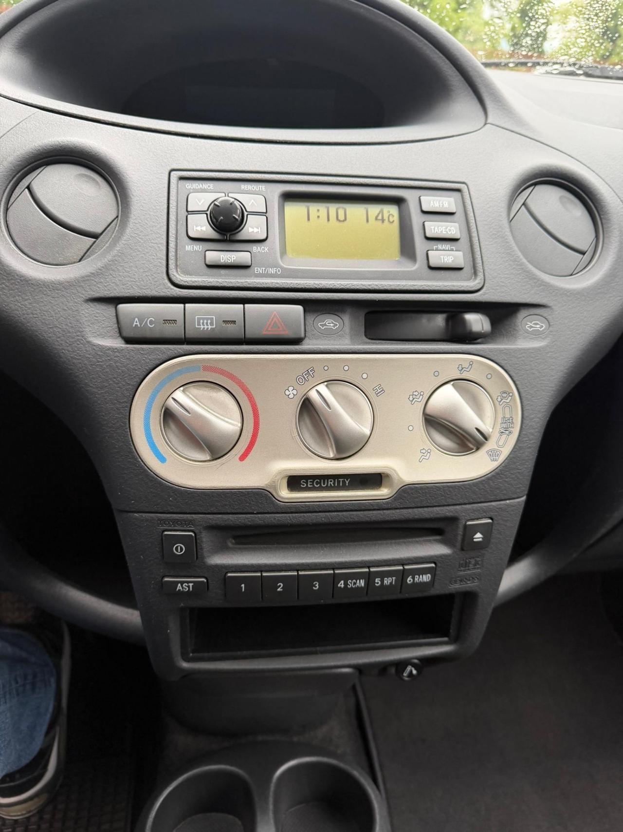 Toyota Yaris 1.3 BENZINA 5 PORTE Sol Blue
