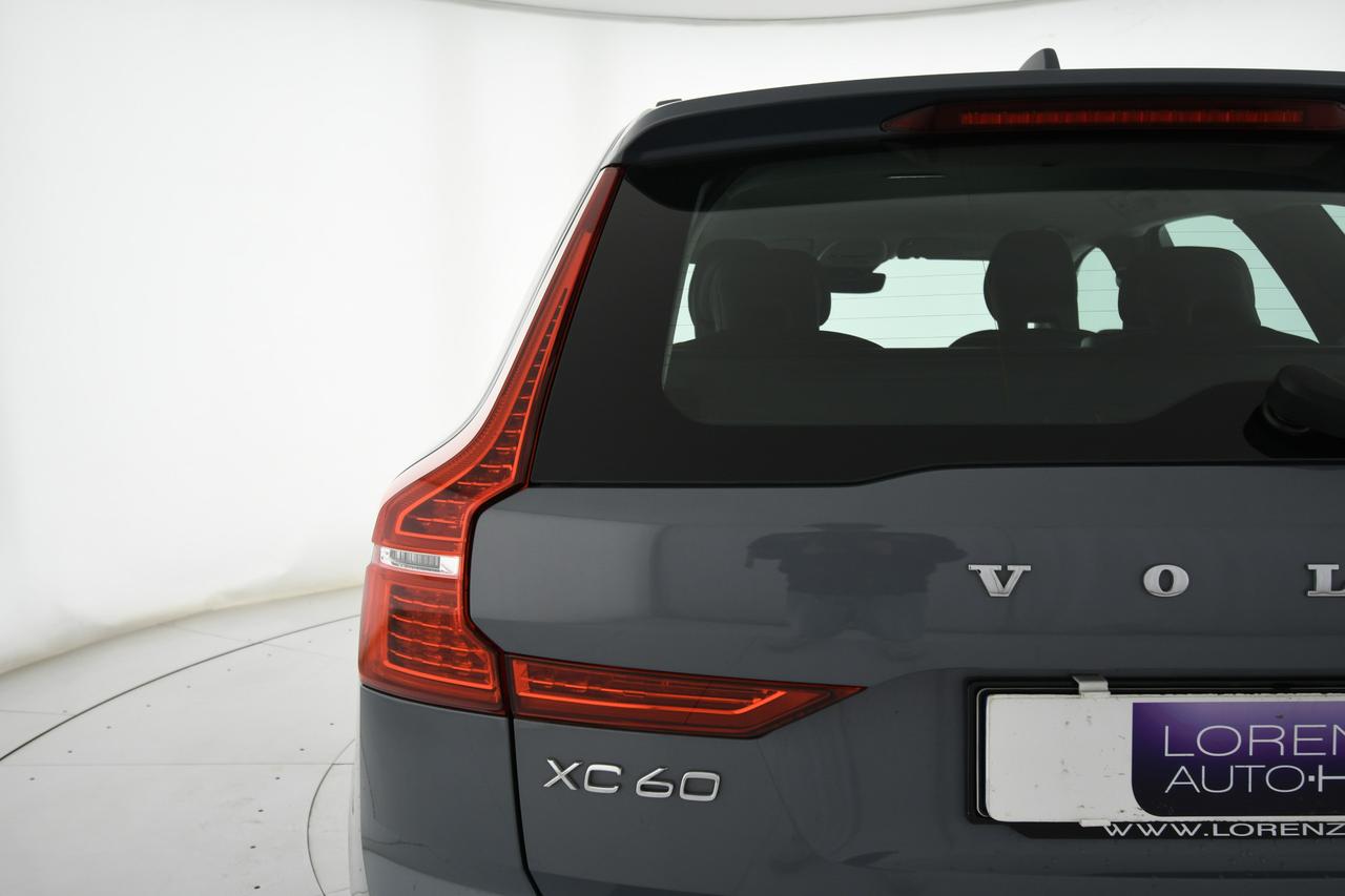 VOLVO XC60 2.0 b4 Momentum awd auto CAMERA+APP CONNECT+FULL LED