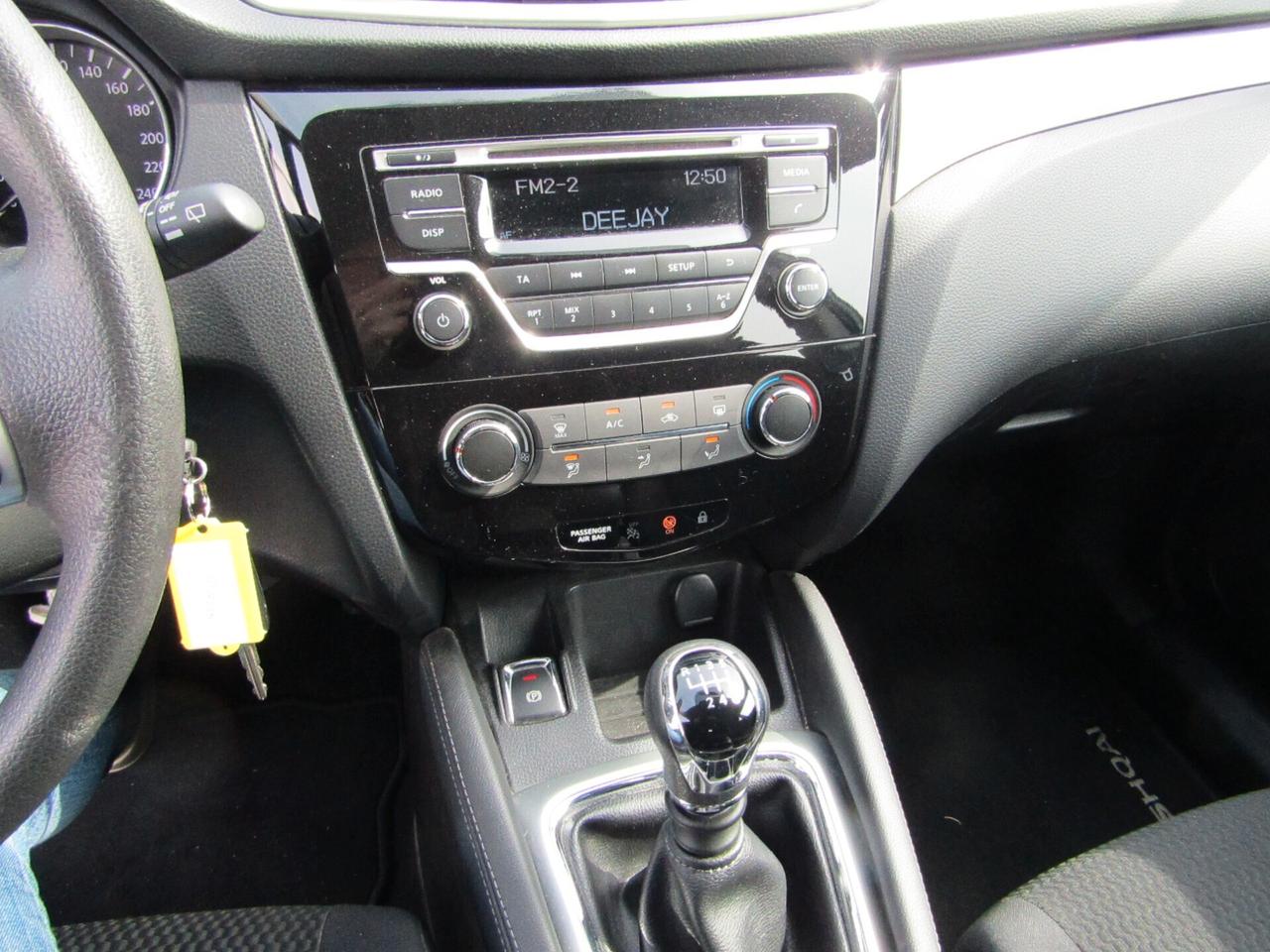 Nissan Qashqai 1.2 DIG-T Visia pochi km