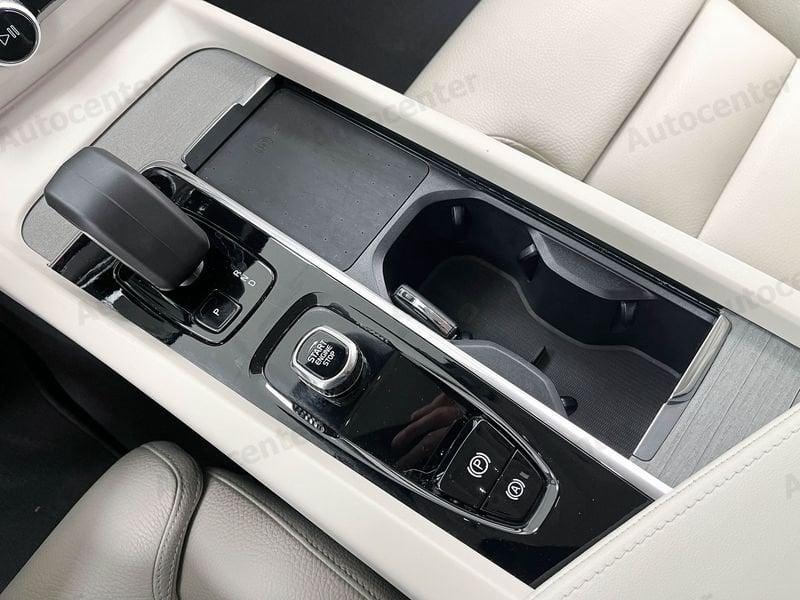 Volvo XC60 B4 (d) AWD AUT PLUS DARK **AUTOCARRO N1**