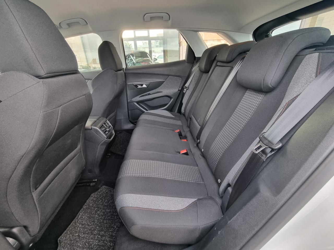 Peugeot 3008 BlueHDi 130 S&S Business