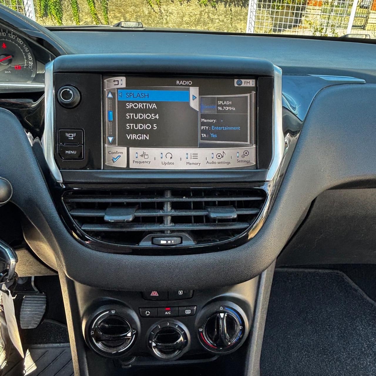 Peugeot 208 1.4 HDi 68 CV 5 porte Allure