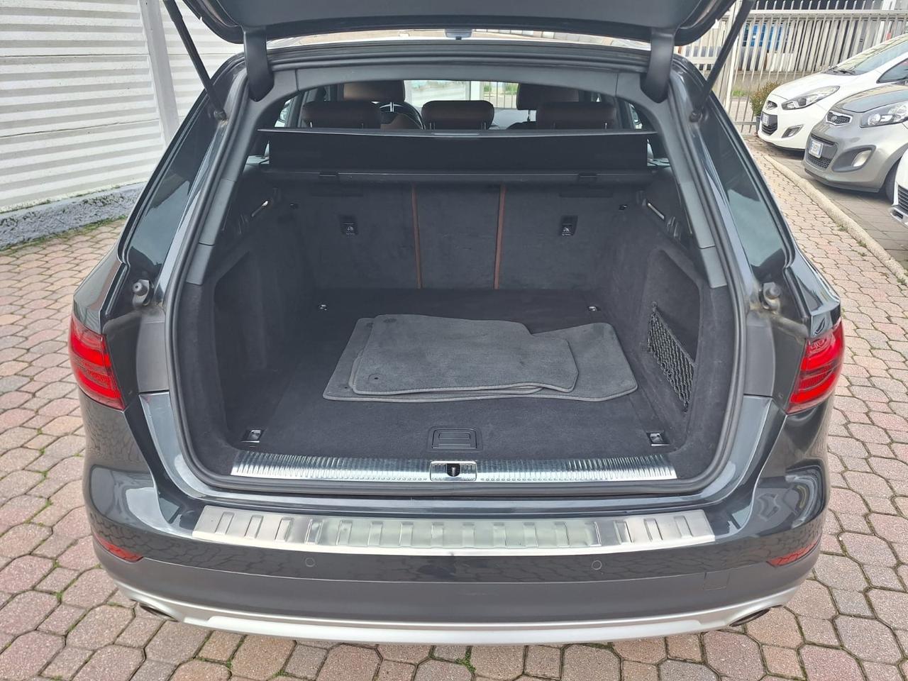 Audi A4 45 TFSI quattro S tronic Business Sport