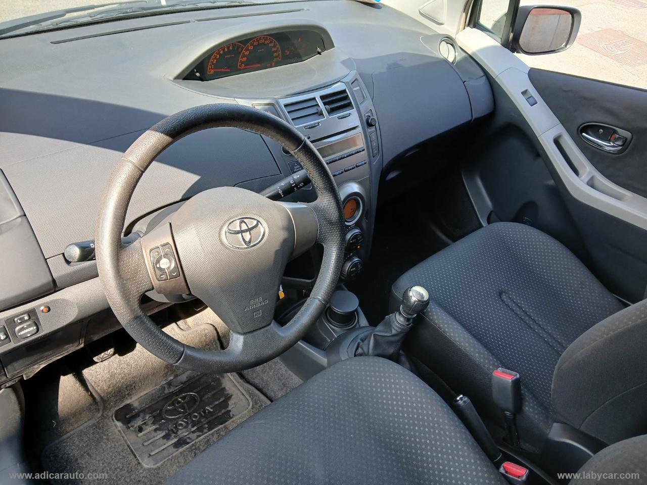 TOYOTA Yaris 1.3 5p. Sol