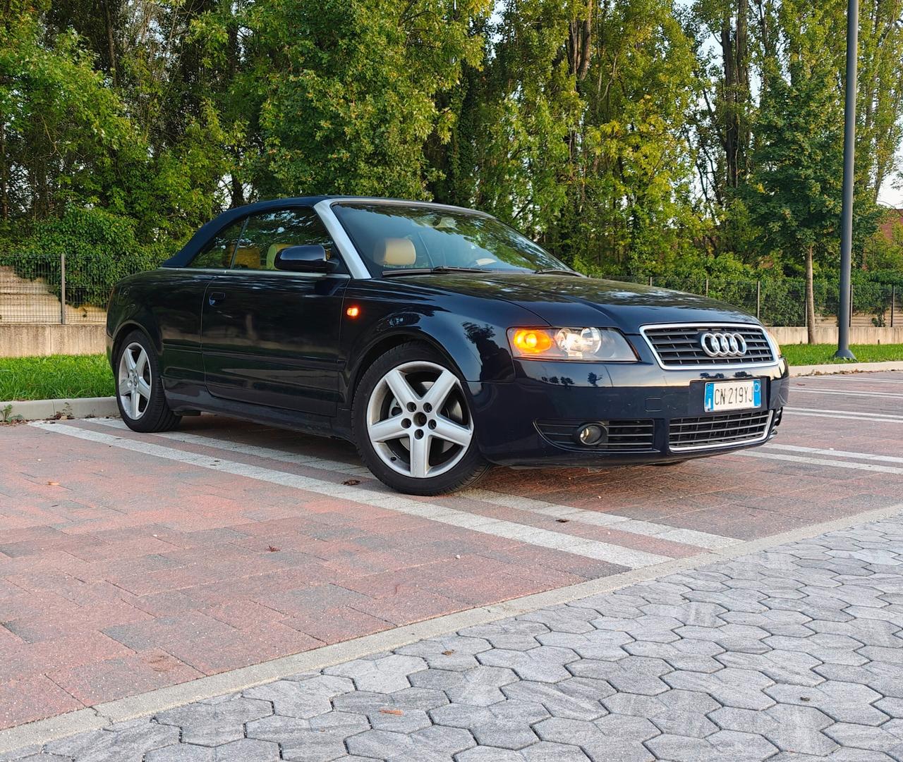 Audi A4 Cabriolet 2.5 v6 passaggio incluso